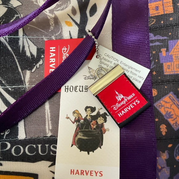 HARVEYS DISNEY  HOCUS POCUS Sanderson Sisters seatbelt tote 2023 LIMITED RETIRED - Picture 14 of 16